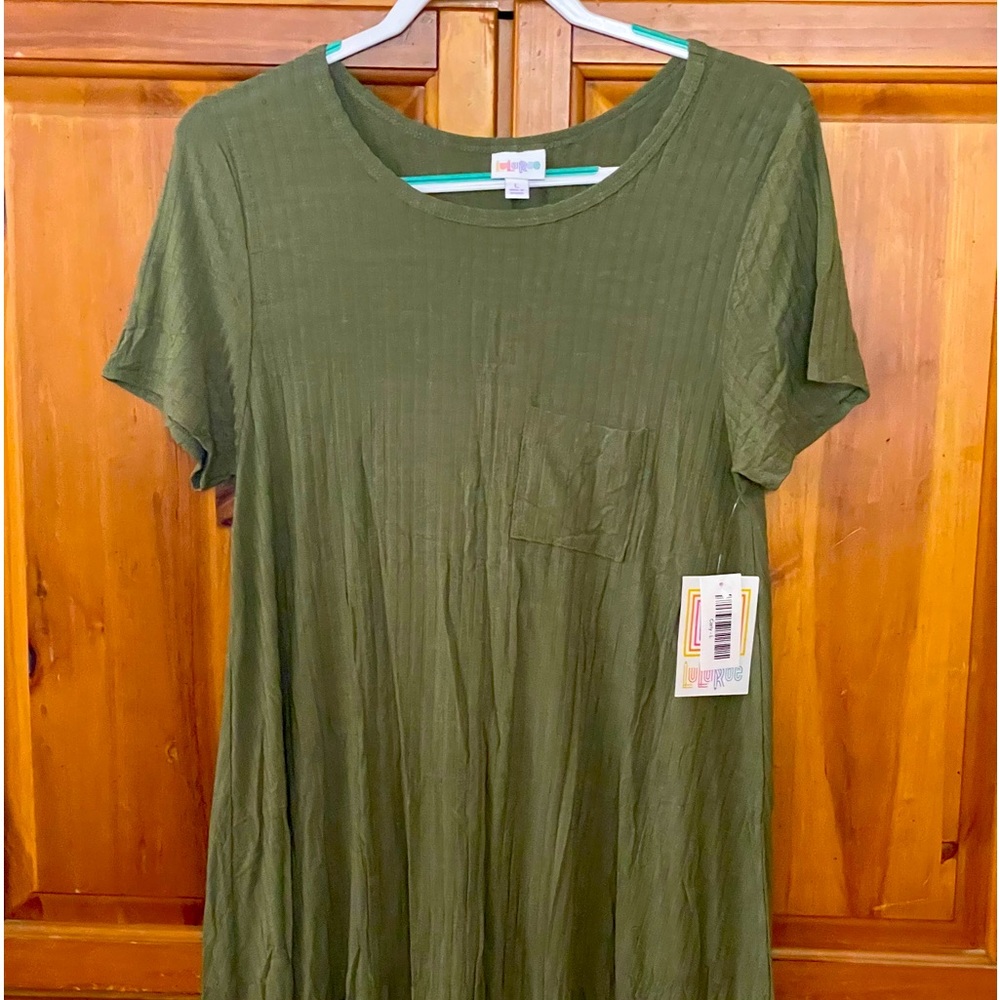 *NWT* LULAROE CARLY MOSS GREEN LARGE